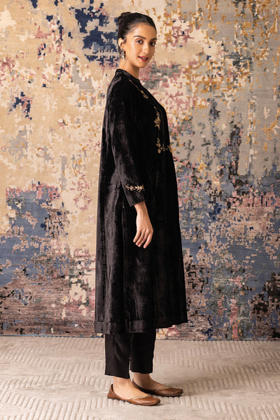 Black Velvet Embroidered Kurta Set (Vt-06)