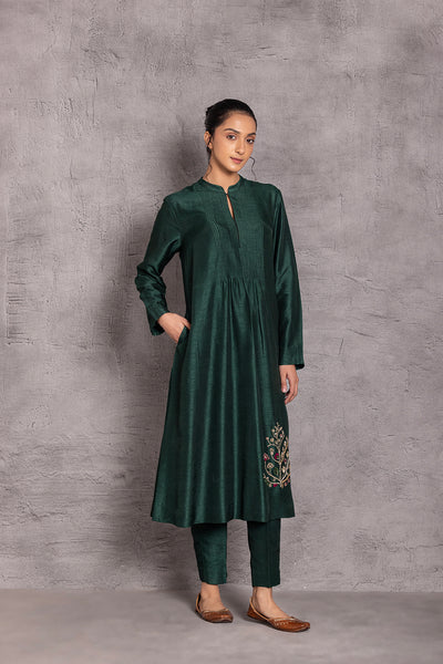 EMERALD VISCOSE DUPION EMBROIDERED KURTA SET (DT-04)