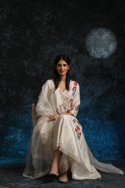 IVORY EMBROIDERED KURTA SET (3 PCS)