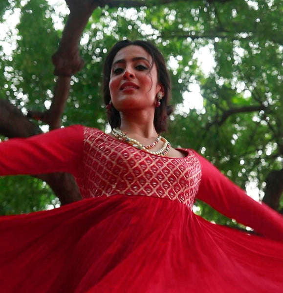 A red crinkle intricate gota embroidered Anarkali set (LS-03)