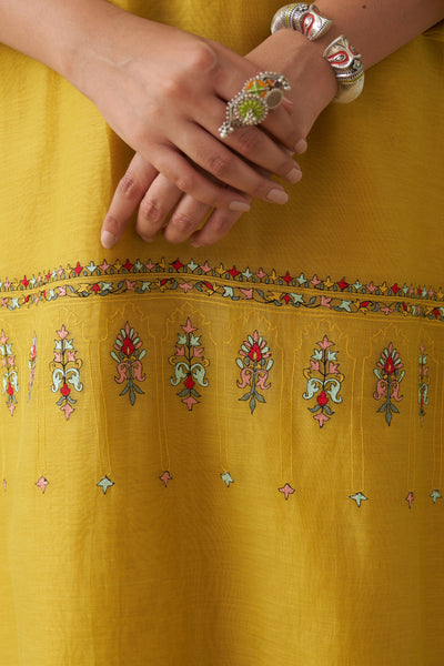 LIME GREEN THIN CHANDERI MULTICOLOUR KASHMIRI EMB. BACK SLIT KURTA SET (3 PCS)