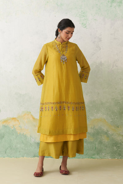 LIME GREEN THIN CHANDERI MULTICOLOUR KASHMIRI EMB. BACK SLIT KURTA SET (3 PCS)