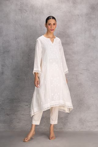 WHITE CHANDERI CHIKANKARI KURTA SET (2 PC)