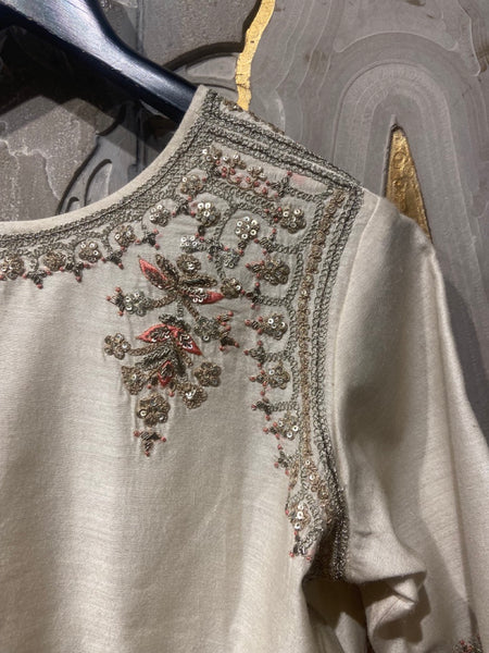 Ivory matin tussar embroidered blouse (BLS-49)
