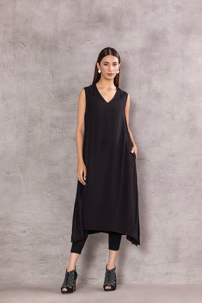 BLACK CHIFFON SLEEVELESS KURTA PAIRED WITH MONOCHROME CHIFFON PRINTED DUPATTA (BW-10)