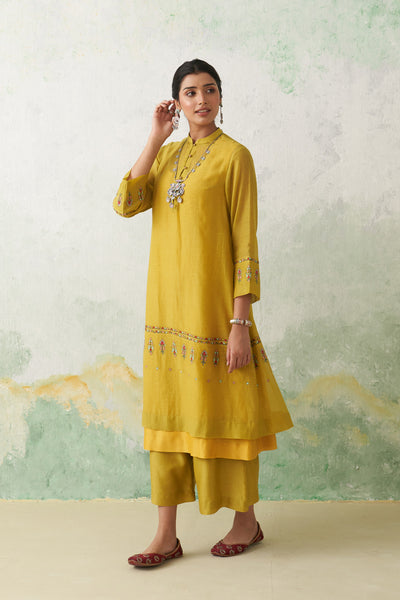 LIME GREEN THIN CHANDERI MULTICOLOUR KASHMIRI EMB. BACK SLIT KURTA SET (3 PCS)
