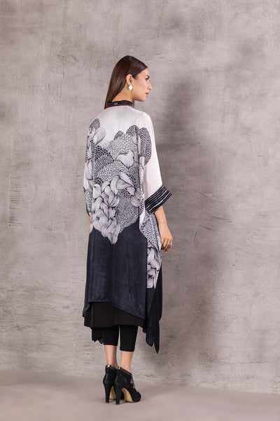 MONOCHROME SILK LINEAR PRINTED TUNIC PAIRED WITH CHIFFON SLEEVELESS INNER (BW-02)