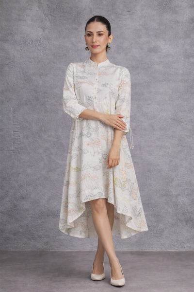 AN IVORY DRESS DEFINED BY FLUID MOVEMENT AND QUIET ELEGANCE