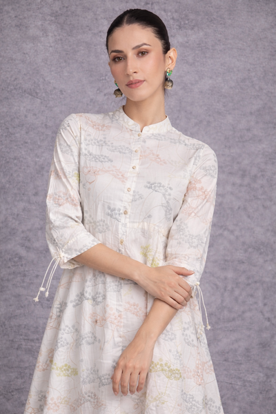 AN IVORY DRESS DEFINED BY FLUID MOVEMENT AND QUIET ELEGANCE
