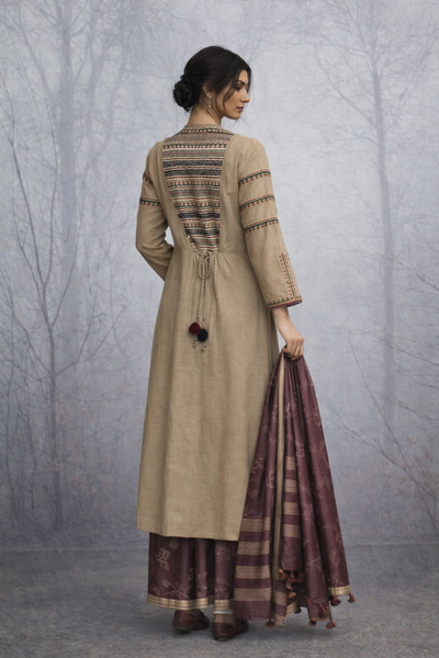 A LINEN JACKET STYLED WITH A BROWN TUSSAR SAREE FOR A QUIET, GROUNDED LOOK.