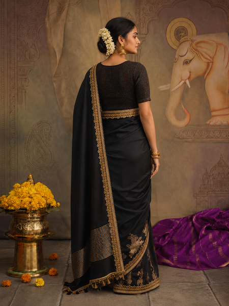 A BLACK SAREE THAT STANDS OUT WITH EVERY DETAIL. (2PCS)