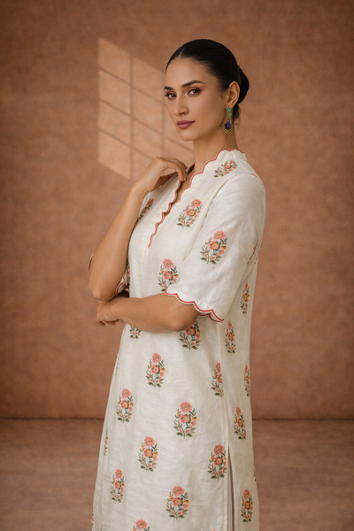 IVORY SILK CHANDERI TUNIC WITH DELICATE FLORAL BUTA AND SCALLOPED NECKLINE DETAILS