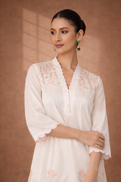 IVORY CHANDERI KURTA WITH PINK FLORAL EMBROIDERY AND SCALLOPED EDGES