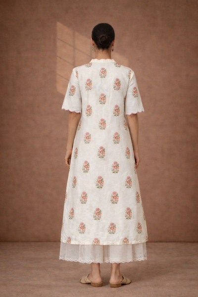 IVORY SILK CHANDERI TUNIC WITH DELICATE FLORAL BUTA AND SCALLOPED NECKLINE DETAILS