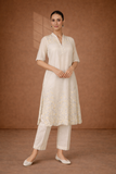 A SOFT IVORY TUNIC WITH DELICATE FLORAL DETAILING FOR EFFORTLESS ELEGANCE