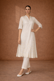 A SOFT IVORY TUNIC WITH DELICATE FLORAL DETAILING FOR EFFORTLESS ELEGANCE