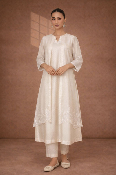 AN ELEGANT IVORY KURTA WITH SOFT DETAILING, PERFECT FOR EFFORTLESS DRESSING