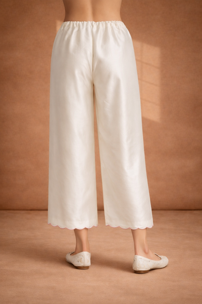 IVORY SILK CHANDERI PALAZO WITH DELICATE PINK SCALLOP BORDER
