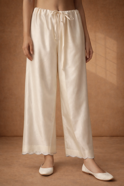 IVORY SILK CHANDERI PALAZO WITH DELICATE GREY SCALLOP BORDER