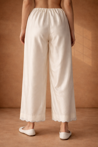 IVORY SILK CHANDERI PALAZO WITH DELICATE GREY SCALLOP BORDER