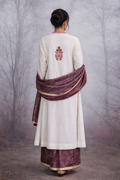 AN EMBROIDERED LINEN JACKET STYLED WITH A BROWN TUSSAR SAREE FOR A QUIETLY STRIKING LOOK.
