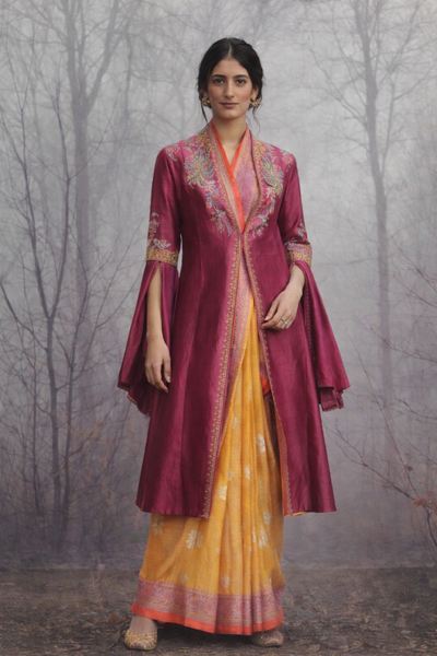 AN EMBROIDERED FALSA LINEN JACKET