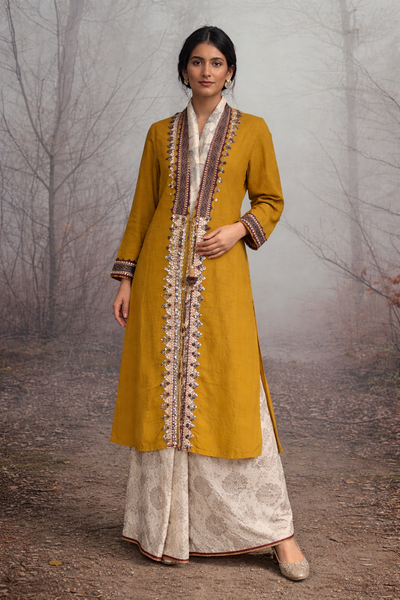 A MUSTARD LINEN JACKET PAIRED WITH A BEIGE TUSSAR SAREE, CRAFTED FOR QUIET IMPACT.