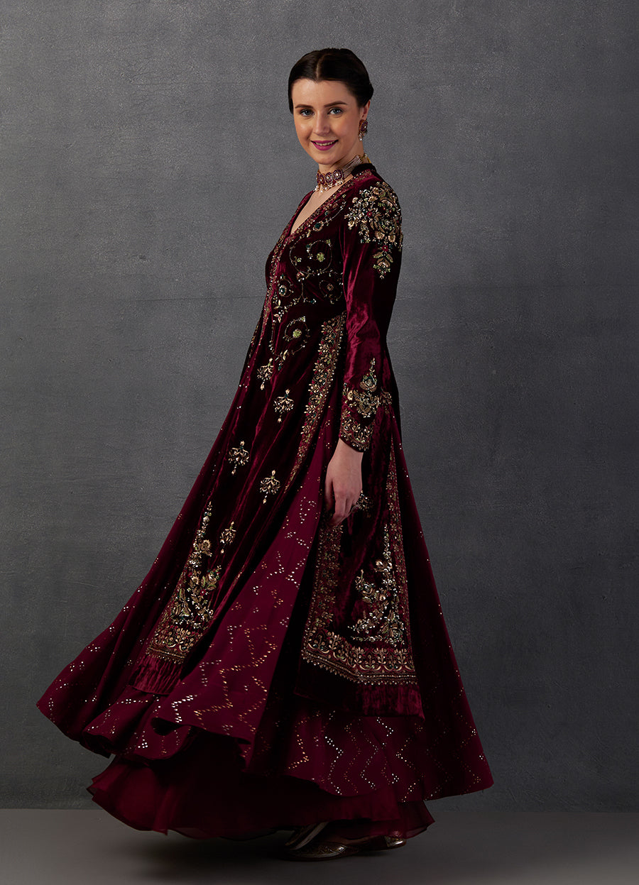 Velvet jacket for ladies available online by Zainab Chottani Collection  2019 | Party wear dresses, Velvet pakistani dress, Pakistani party wear  dresses