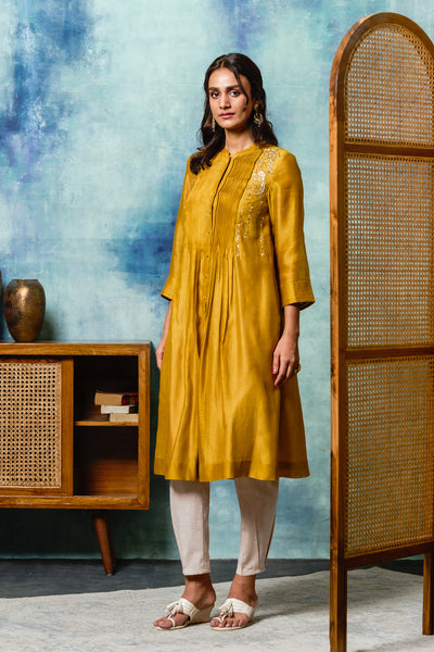 MUSTARD EMBROIDERED CHANDERI KURTA SET (SAM/WS-02)