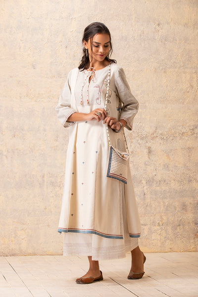 IVORY HANDLOOM COTTON ABSTRACT FACE EMBROIDERED KURTA (F-02)