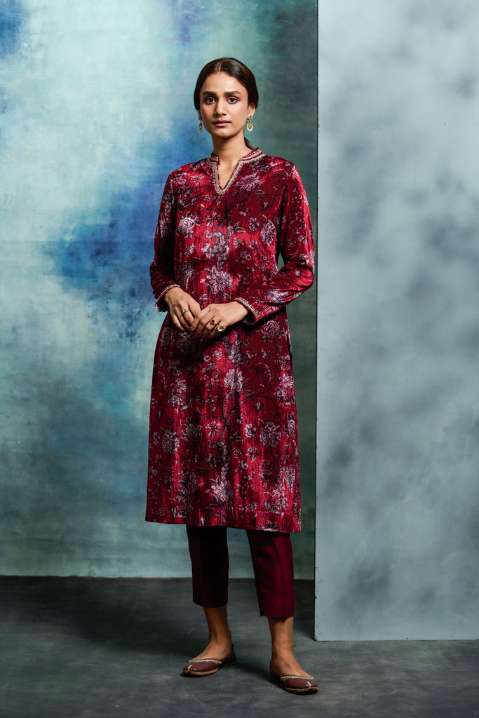 Soniali Official - Velvet kurti with block printing details.. Fill your  wardrobe with some amazing dresses this winter by Soniali.. . Rs. 4850 only  DM us for price queries! All dresses can