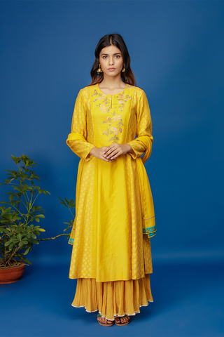 Embroidered Kurta With Dual Colour Crinkle Skirt & Dupatta. Yellow